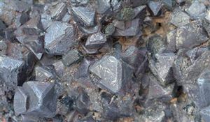 鐵礦石價格一月大跌超30% 2021國內主要鋼材品種期現價格行情