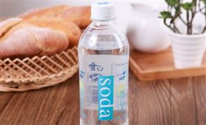 蘇打水受到不少年輕消費者青睞 飲用蘇打水成為一種流行趨勢