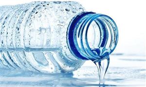 電解質水線上銷售額增10倍 功能型飲料市場競爭格局及市場規模預測