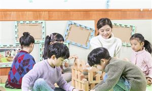 家庭托育服務迎來首個規范 托育行業市場發展潛力