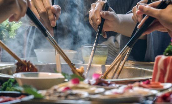 2023重慶火鍋行業(yè)分析：五一假期重慶火鍋一桌難求 重慶火鍋市場競爭激烈