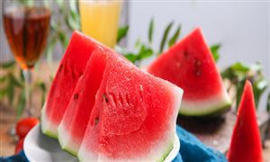 聽聲辨生熟 每天拍瓜上萬個 拍瓜師火了 西瓜種植行業現狀趨勢