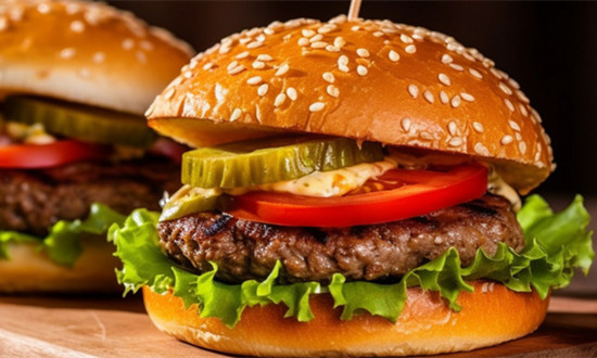 中式漢堡連鎖品牌塔斯汀門(mén)店數(shù)達(dá)到4500家 漢堡行業(yè)市場(chǎng)競(jìng)爭(zhēng)現(xiàn)狀分析