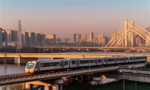 2023城市公共交通行業調研：我國城市公共交通年客運量達547億人次