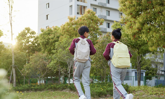 學生校服行業分析：中國最大的校服品牌市場占比不到1% 行業擁有上千億的潛在空間