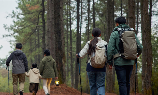 戶外經(jīng)濟(jì)帶火服裝圈 2023年沖鋒衣行業(yè)市場(chǎng)前景分析