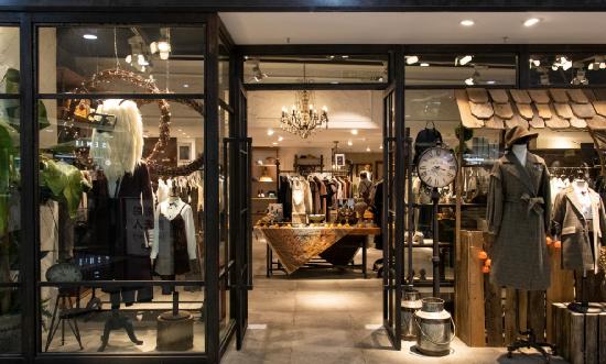 2023年服裝行業市場需求趨勢調研 年輕人開始鐘情軍大衣和花棉襖