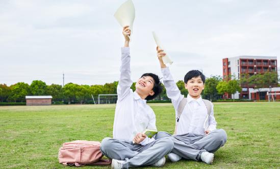 2024年中國學生校服行業深度發展研究報告