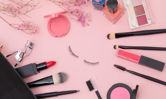 2024美妝新零售行業(yè)經(jīng)營分析：國貨美妝賣到韓國越南 國潮美妝出口暴增