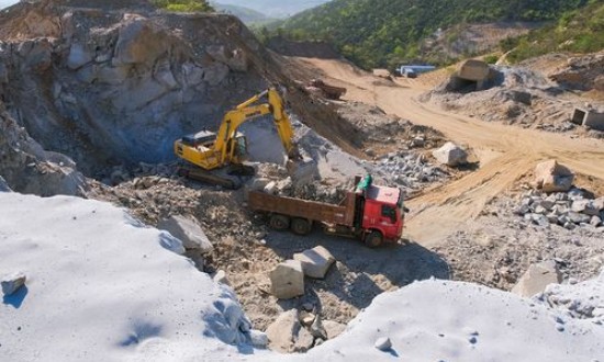 露天采礦產業未來發展趨勢分析報告2024