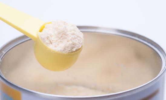 2025中國脫脂奶粉行業：健康消費浪潮下的千億賽道突圍戰